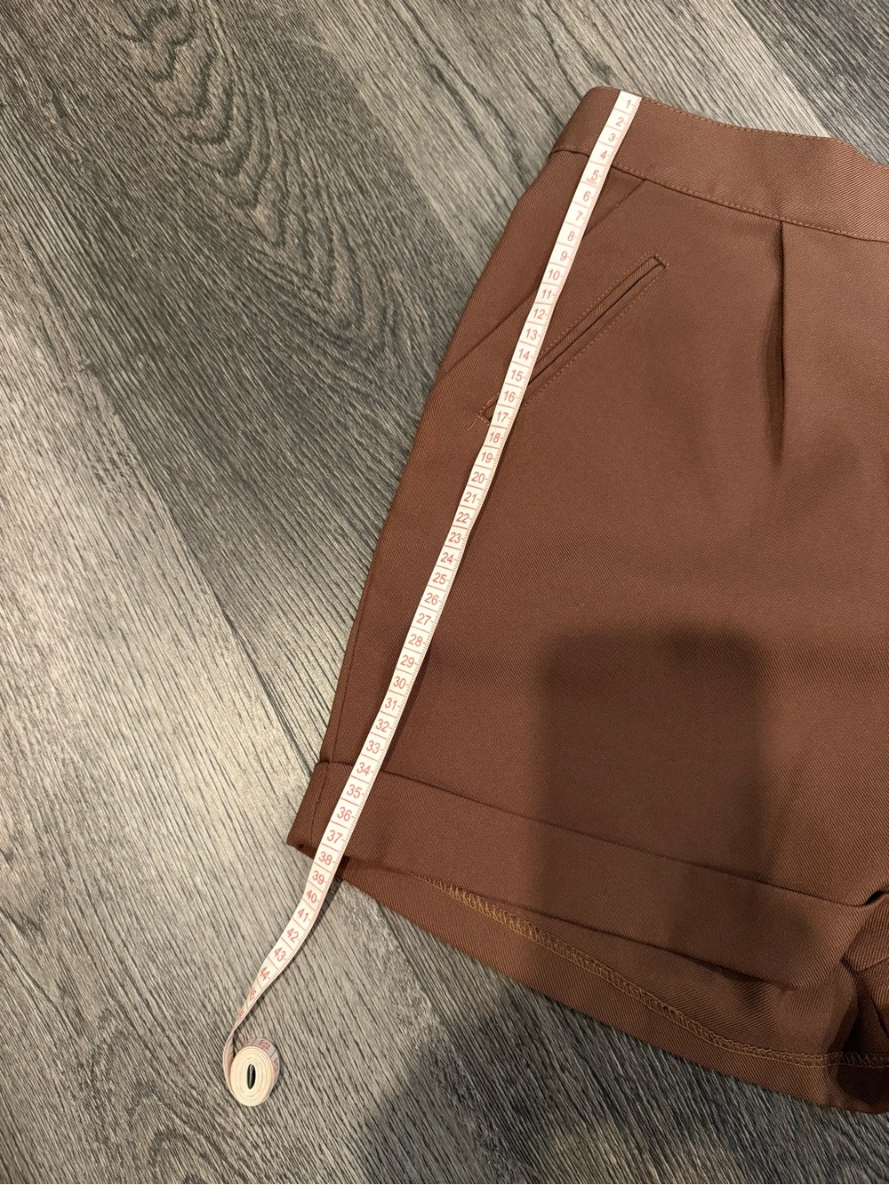 Tailored short in trendy brown color - Picture 6 of 6